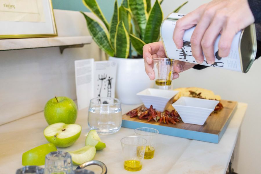 yJhOy85B_archetypon ladi oil exarhia athina (16).jpg